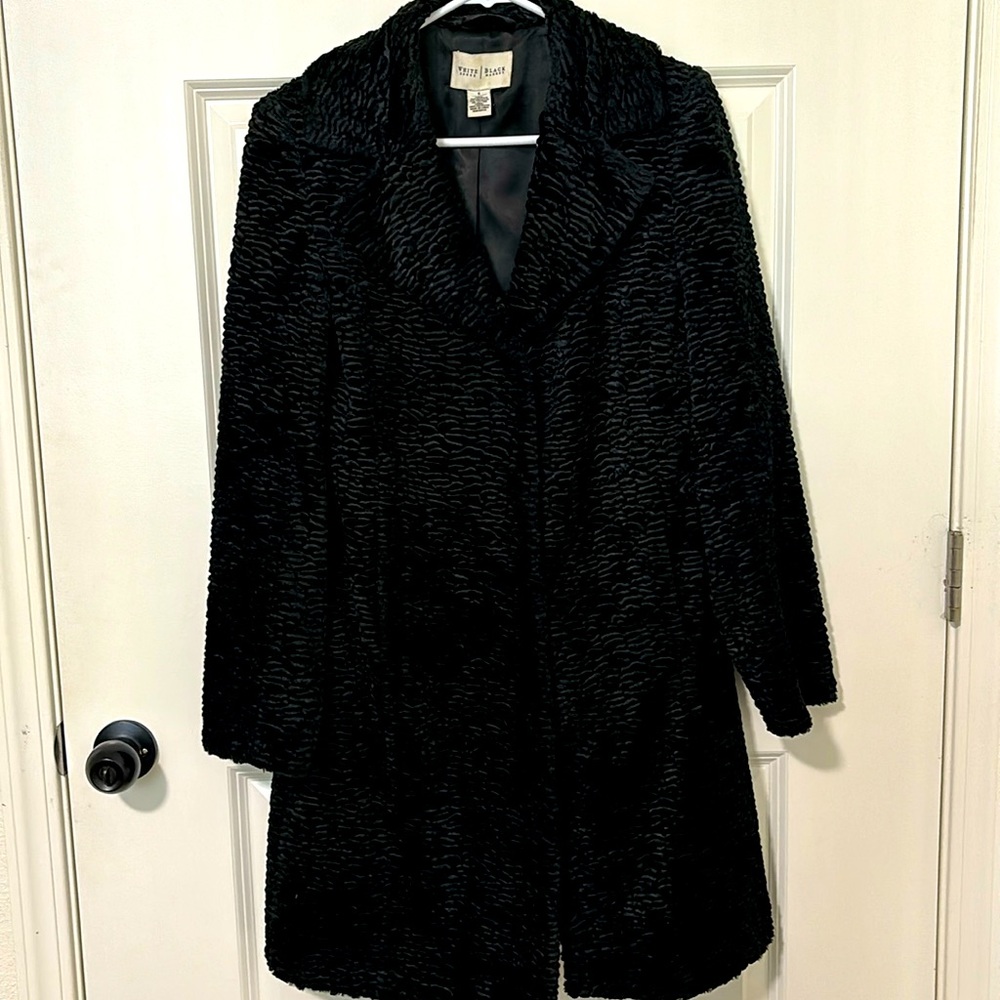 Beautiful White House Black Market Coat